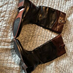 Johnston & Murphy boots Lyla .  Never worn other than trying on.